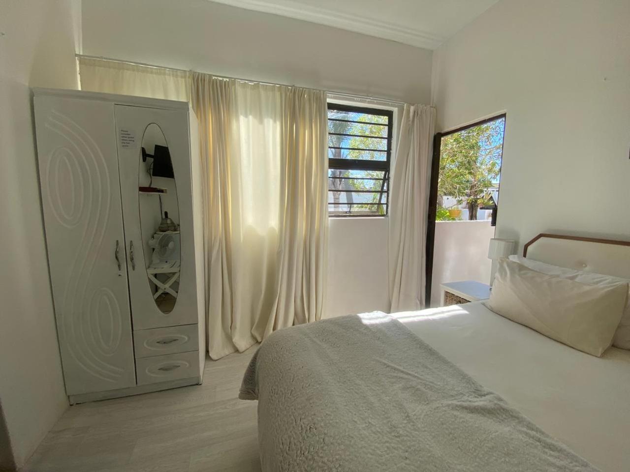 Au Plais De Langebaan At Palm Tree Villa Exterior photo